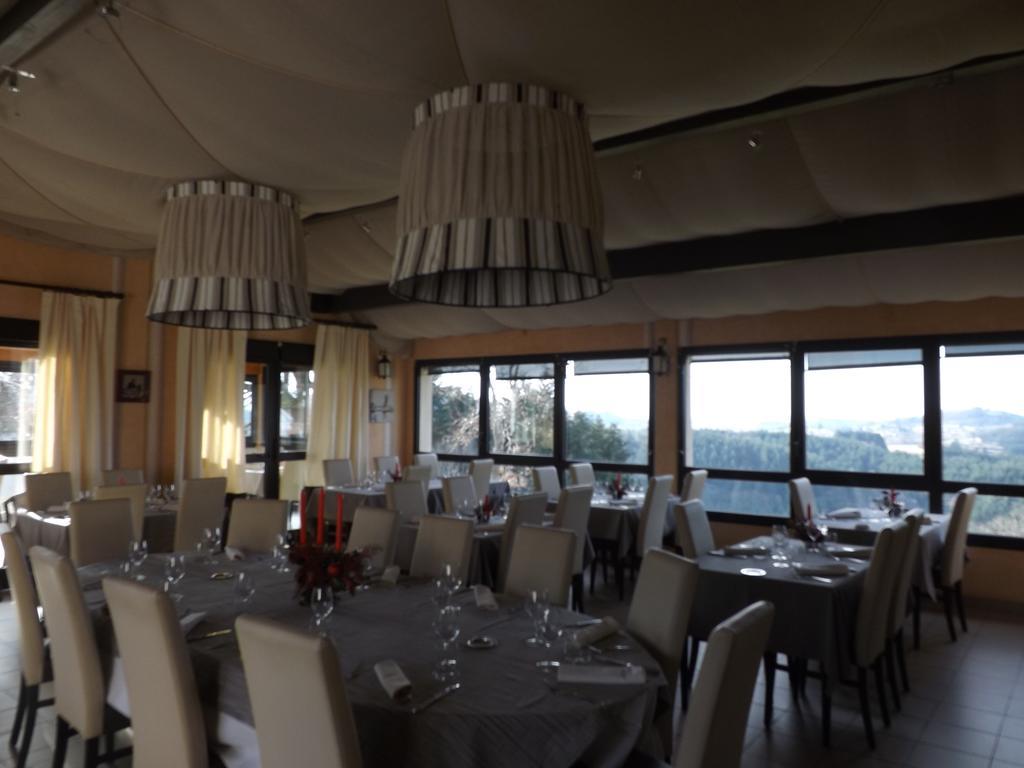 Logis Le Saint Cyr Hotel Montmelard Ngoại thất bức ảnh