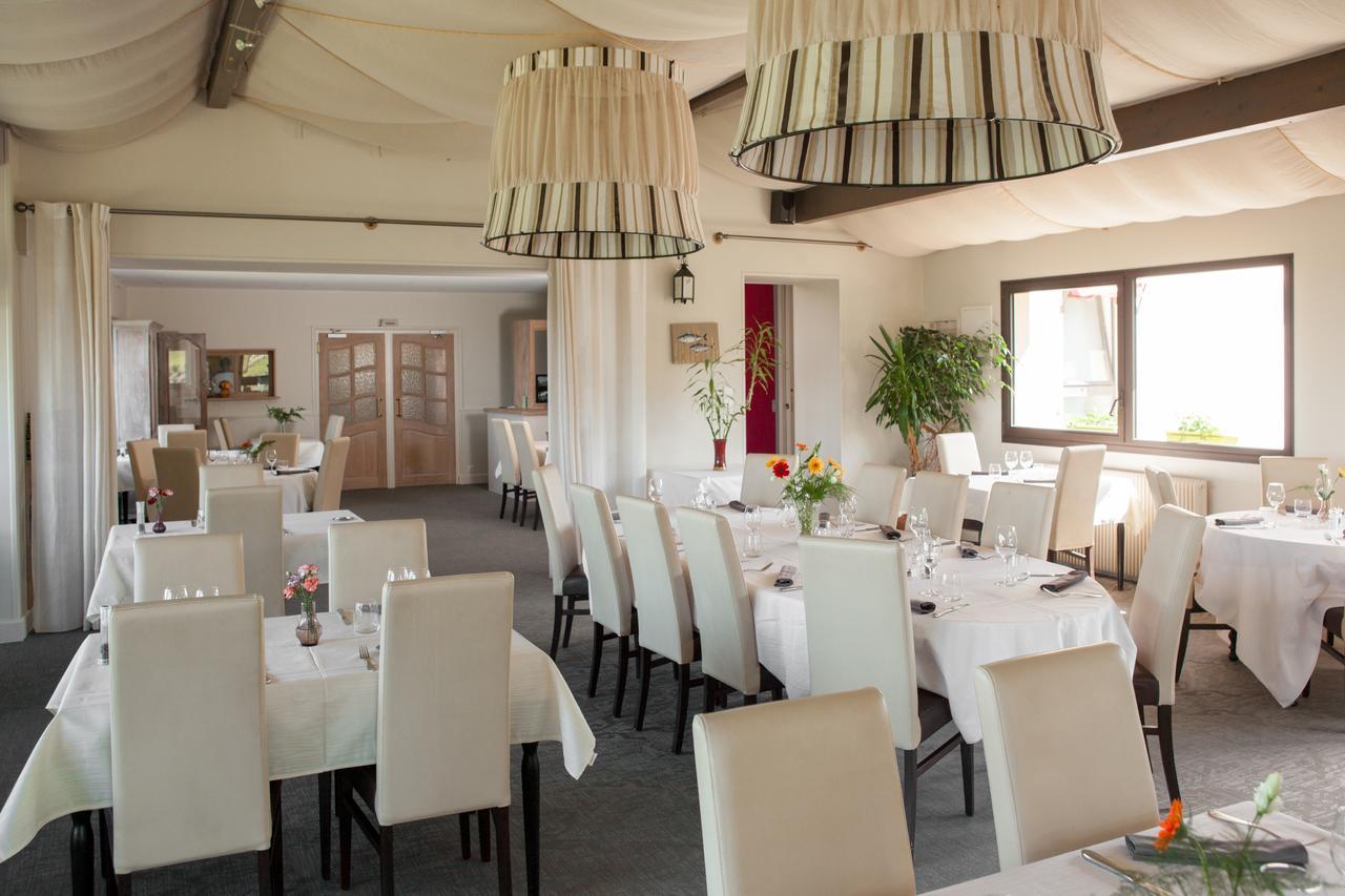Logis Le Saint Cyr Hotel Montmelard Ngoại thất bức ảnh