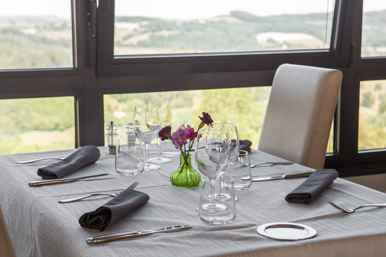 Logis Le Saint Cyr Hotel Montmelard Ngoại thất bức ảnh