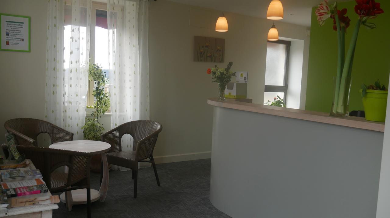 Logis Le Saint Cyr Hotel Montmelard Ngoại thất bức ảnh