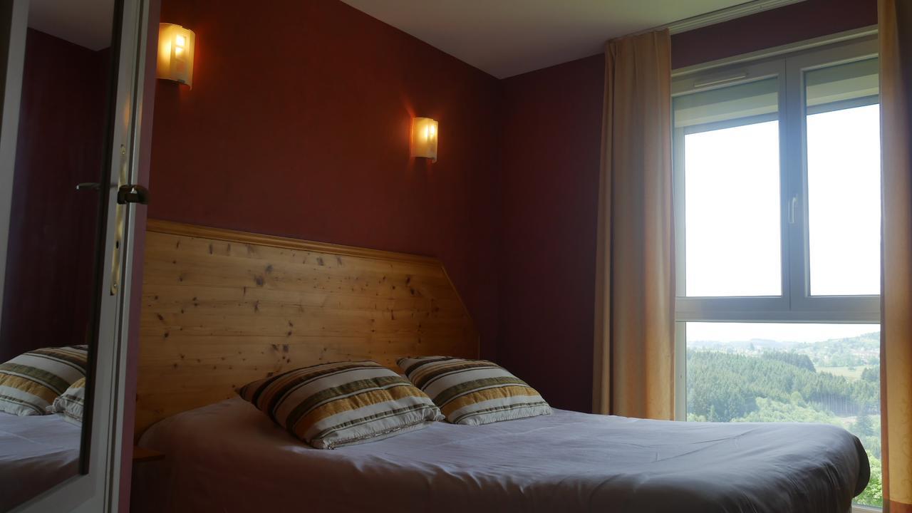 Logis Le Saint Cyr Hotel Montmelard Ngoại thất bức ảnh