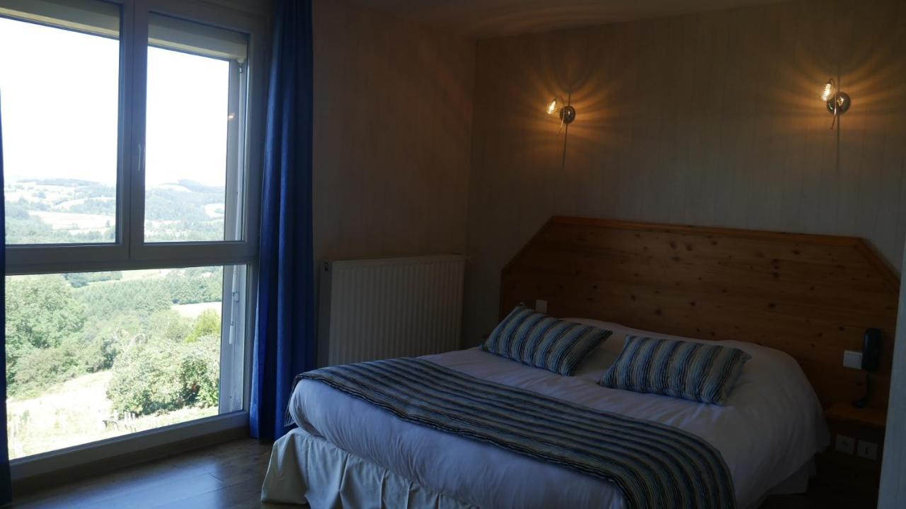 Logis Le Saint Cyr Hotel Montmelard Ngoại thất bức ảnh