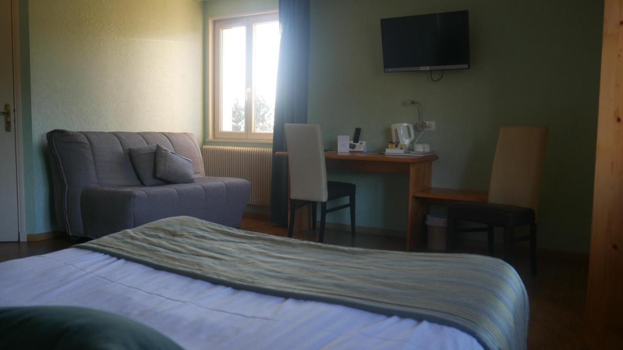 Logis Le Saint Cyr Hotel Montmelard Ngoại thất bức ảnh